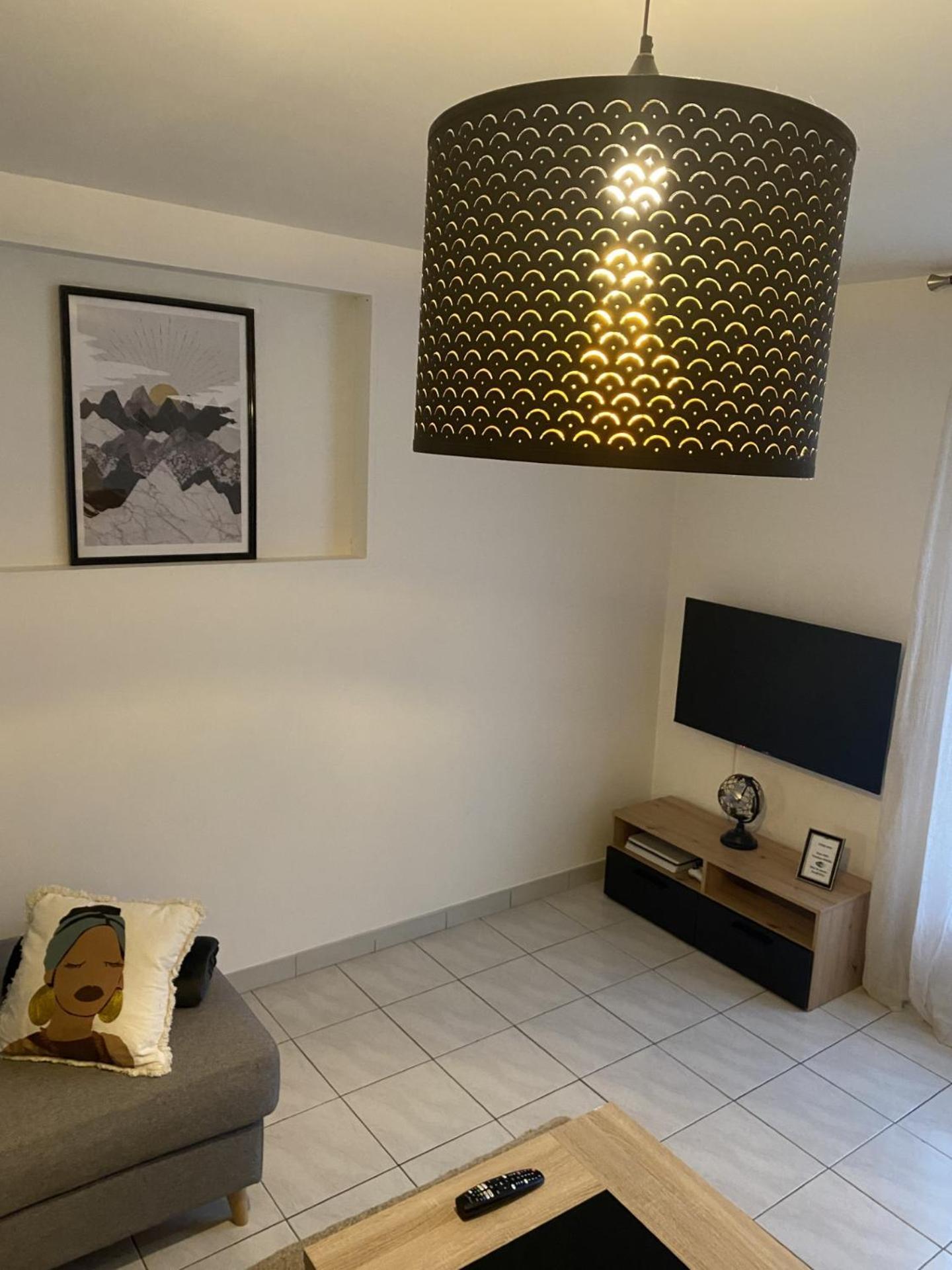 Appartement Tout Equipe 2 Chambres + Jardin 赛 外观 照片
