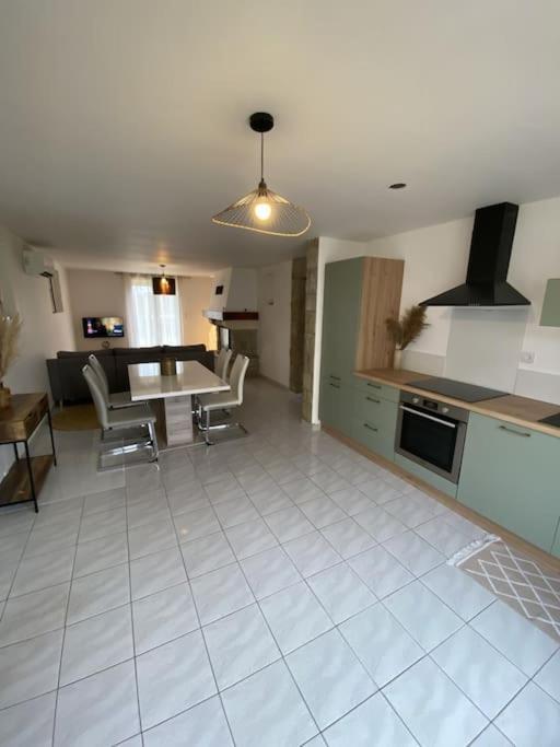 Appartement Tout Equipe 2 Chambres + Jardin 赛 外观 照片